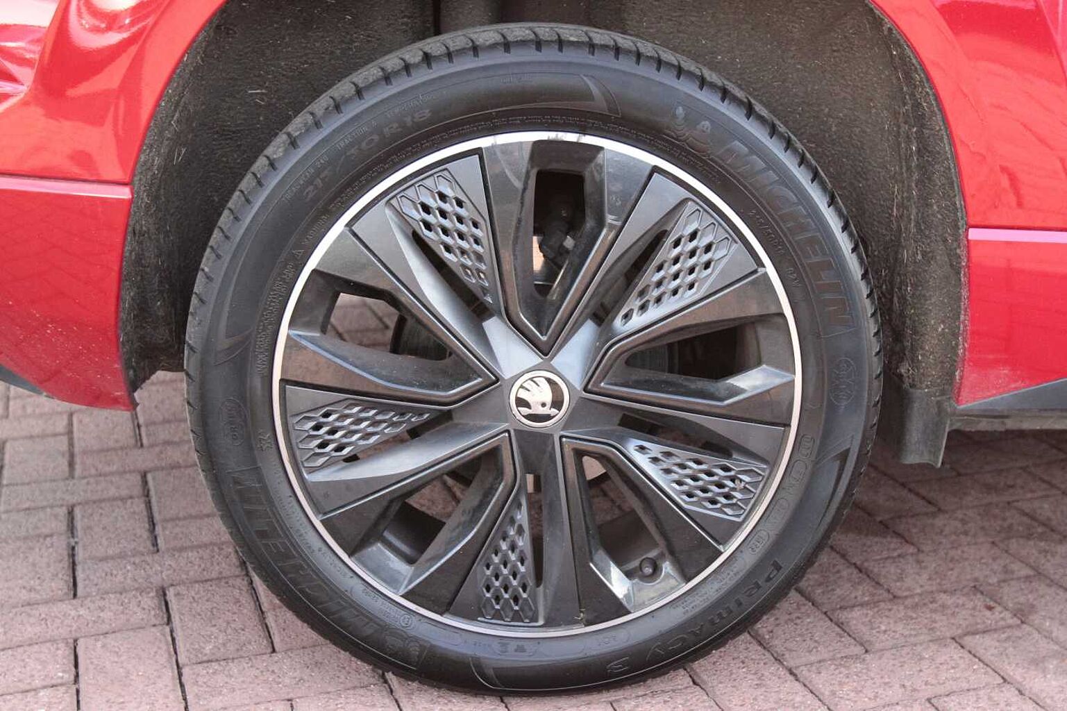SKODA Karoq Sportline 1.5 TSI 150 PS DSG **AUTOMATIC**