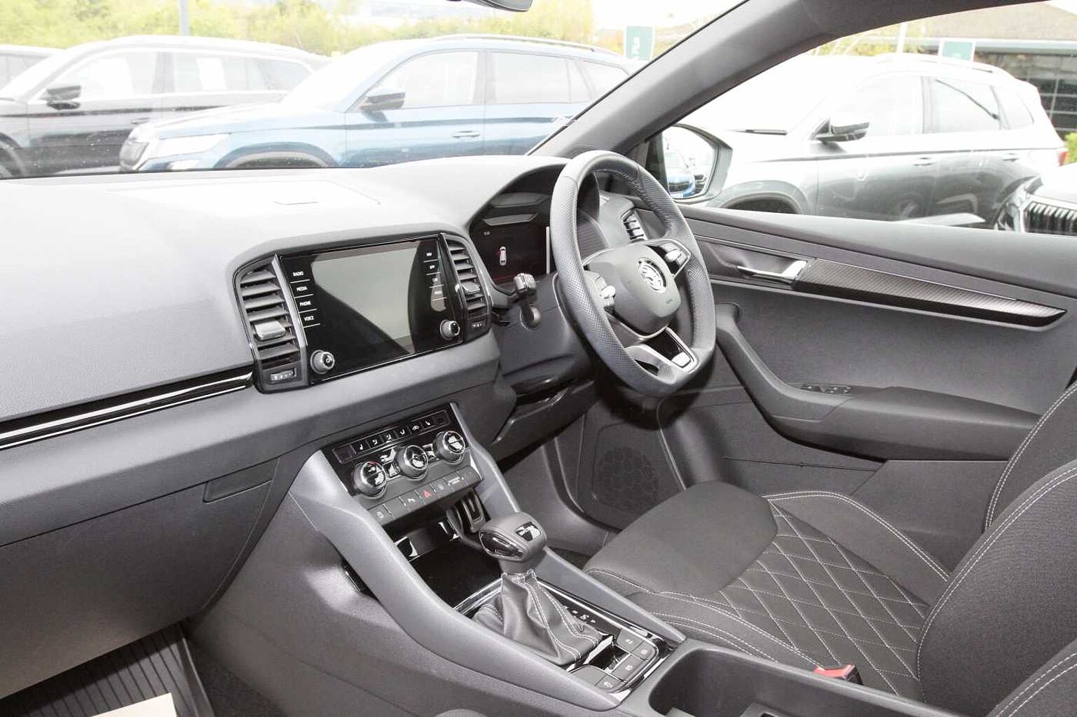 SKODA Karoq SportLine 1.5 TSI 150 PS DSG **AUTOMATIC**